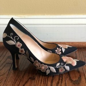 Manolo Blahnik Black / Fab! Floral Embroidered 7